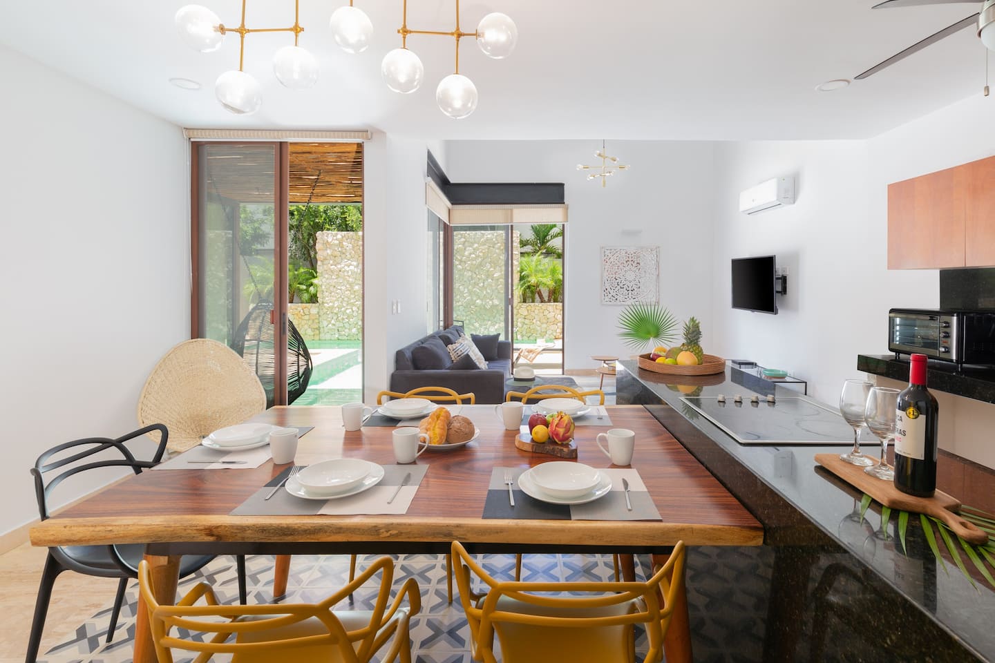 Open kitchen with living room